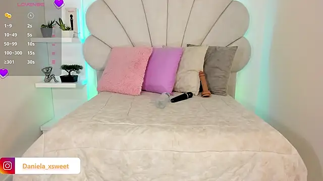 Danielaangelina online show from April 1, 6:15 am