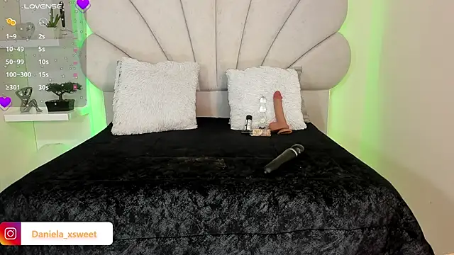 Danielaangelina online show from November 23, 6:23 am