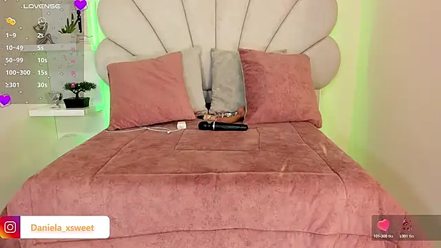 Danielaangelina online show from December 22, 7:08 am