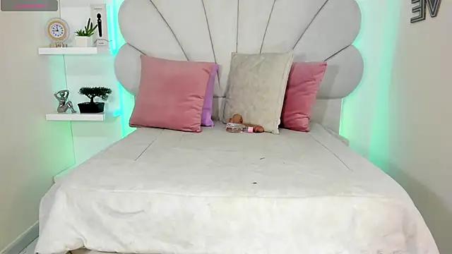 Danielaangelina online show from April 15, 5:46 am