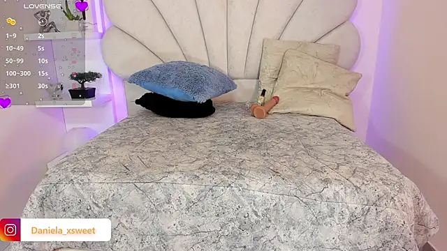 Danielaangelina online show from November 4, 6:39 am