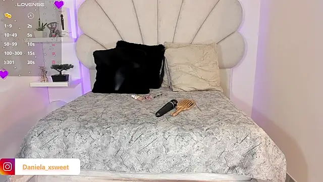 Danielaangelina online show from September 23, 6:20 am