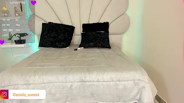 Danielaangelina online show from October 19, 6:16 am