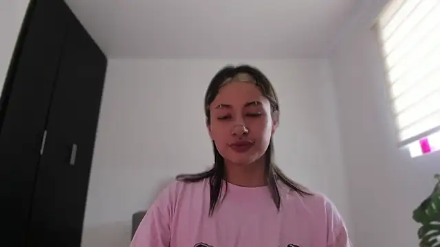 ggor4w33 online show from March 19, 4:40 pm