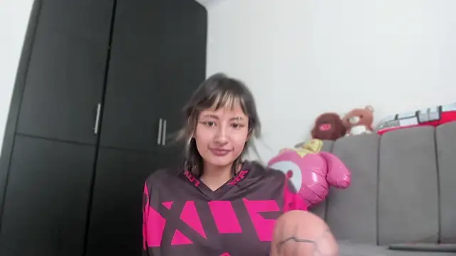 ggor4w33 online show from March 13, 8:47 pm