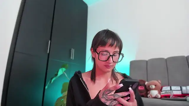 ggor4w33 online show from March 8, 2:20 pm