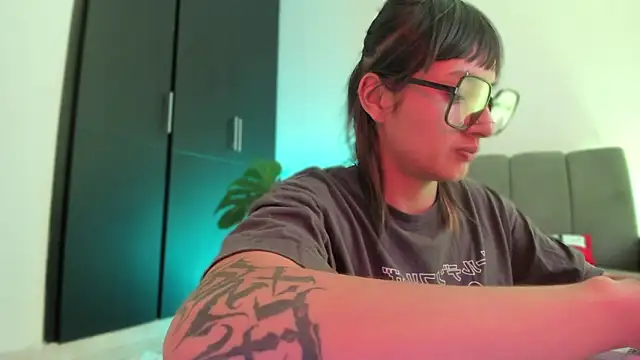 ggor4w33 online show from March 7, 12:54 pm