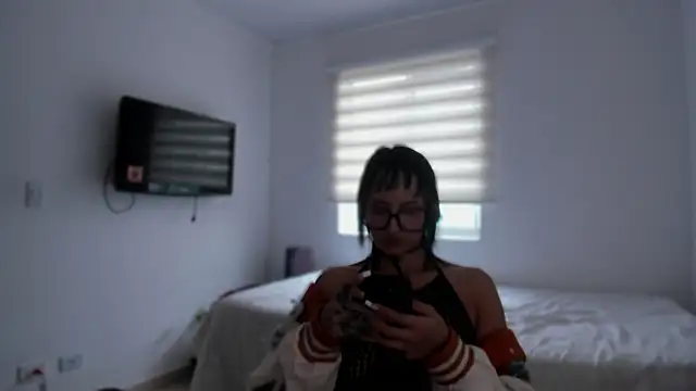 ggor4w33 online show from March 28, 1:01 pm