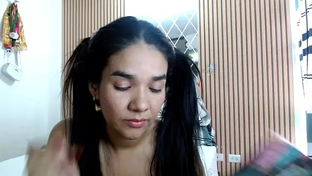 tezza smith online show from February 12, 6:51 pm