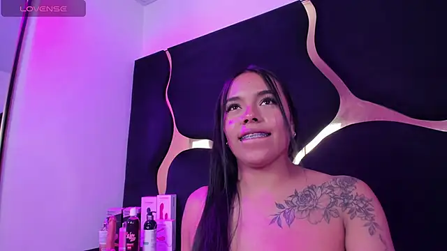 Snapshot of ZoeWan69 chatting on March 2, 5:08 am ZoeWan69 online show from March 2, 5:08 am