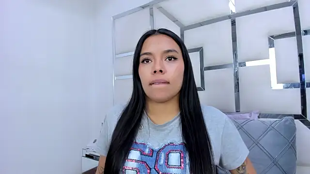 ZoeWan69 online show from March 11, 1:49 pm