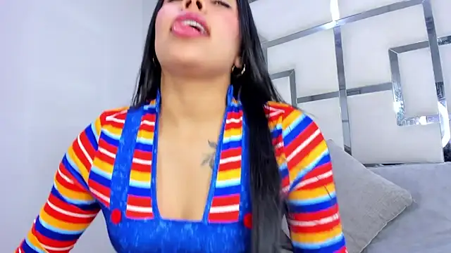 ZoeWan69 online show from October 31, 12:02 pm