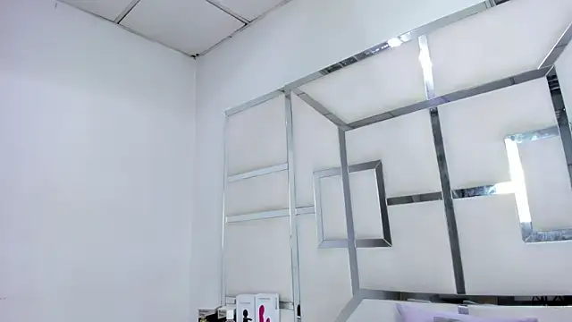 ZoeWan69 online show from April 15, 2:54 pm