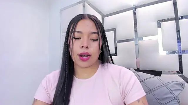 Snapshot of ZoeWan69 chatting on February 3, 2:11 pm ZoeWan69 online show from February 3, 2:11 pm