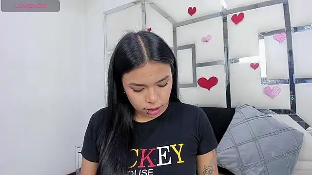 Snapshot of ZoeWan69 chatting on February 14, 2:06 pm ZoeWan69 online show from February 14, 2:06 pm