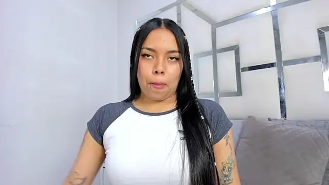 ZoeWan69 online show from November 17, 3:21 am