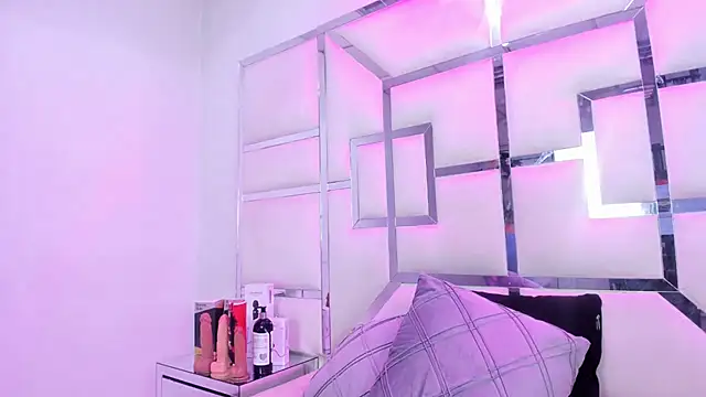 Snapshot of ZoeWan69 chatting on February 1, 1:31 pm ZoeWan69 online show from February 1, 1:31 pm