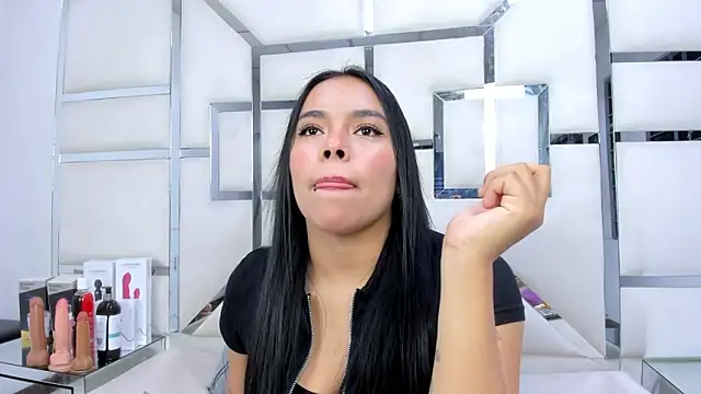 ZoeWan69 online show from March 12, 1:48 pm