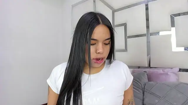 ZoeWan69 online show from May 11, 1:12 pm