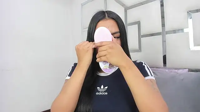 ZoeWan69 online show from April 4, 1:50 pm