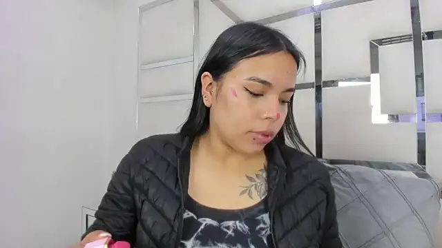 ZoeWan69 online show from May 7, 1:36 pm