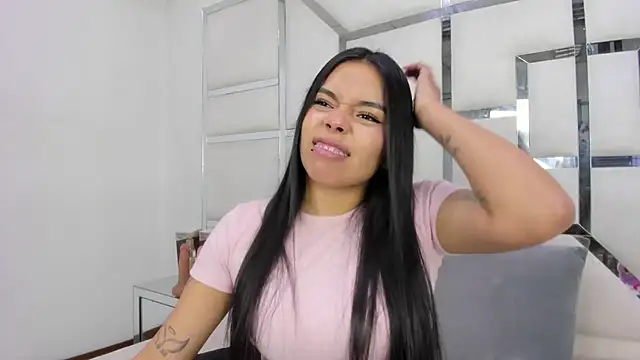ZoeWan69 online show from April 29, 1:37 pm