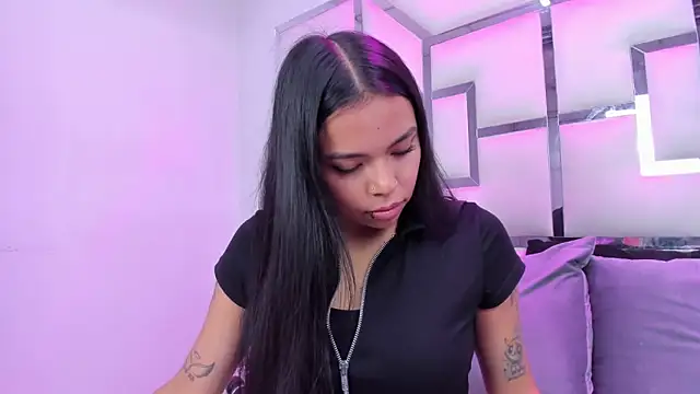 Snapshot of ZoeWan69 chatting on February 5, 2:35 pm ZoeWan69 online show from February 5, 2:35 pm