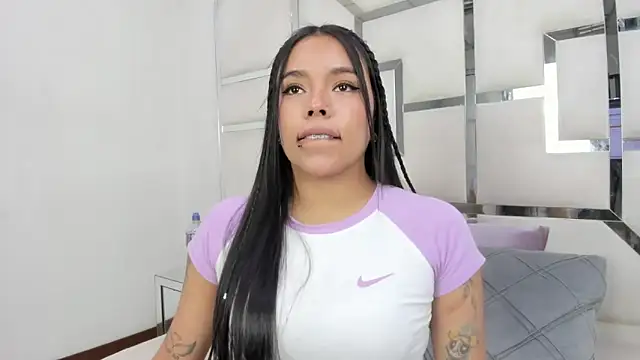 ZoeWan69 online show from March 29, 1:35 pm