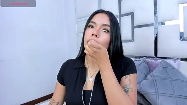 ZoeWan69 online show from March 7, 1:05 pm