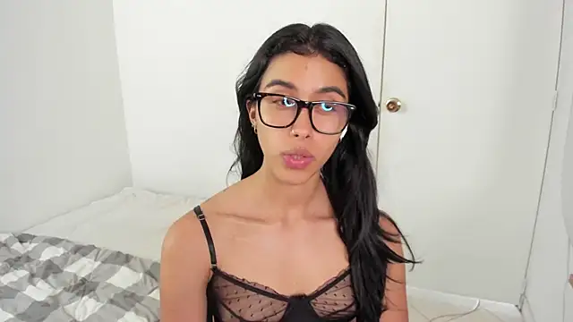 Snapshot of Mazikeen__18 chatting on April 25, 8:06 pm Mazikeen 18 online show from April 25, 8:06 pm