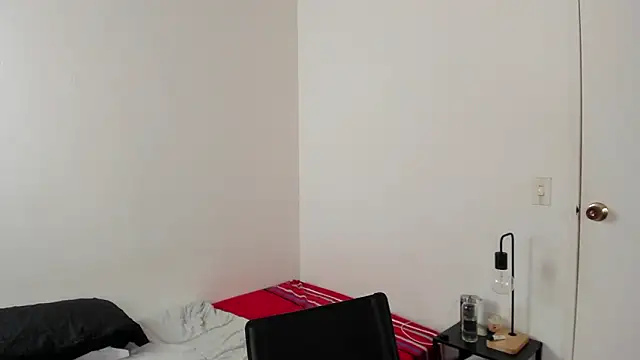 Snapshot of Mazikeen__18 chatting on February 17, 1:19 pm Mazikeen 18 online show from February 17, 1:19 pm