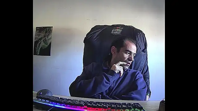 ReyDeBotones online show from April 3, 2:45 pm