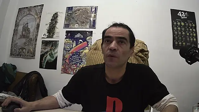 ReyDeBotones online show from April 18, 7:40 pm