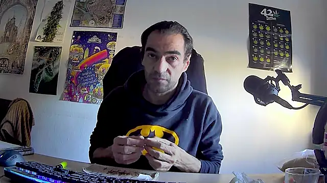 ReyDeBotones online show from April 15, 5:50 pm