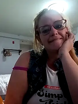 CutiepieMandii143 online show from March 21, 6:40 pm