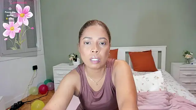 Snapshot of Izadi_7 chatting on October 13, 9:49 pm Izadi 7 online show from October 13, 9:49 pm