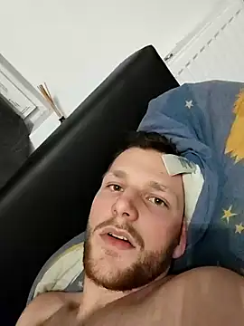 Snapshot of Cosmin224451 chatting on December 3, 9:47 pm Cosmin224451 online show from December 3, 9:47 pm