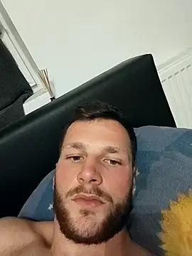 Snapshot of Cosmin224451 chatting on September 29, 6:46 pm Cosmin224451 online show from September 29, 6:46 pm