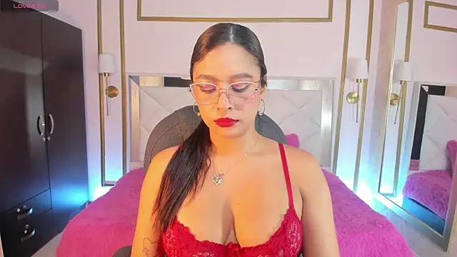 victoria  Smith online show from November 11, 12:33 pm