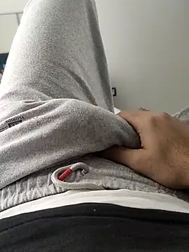 legolasleo online show from November 10, 6:07 am