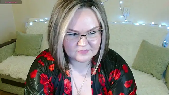 Snapshot of Vivien__wet chatting on February 2, 2:45 pm Vivien wet online show from February 2, 2:45 pm