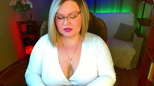 Snapshot of Vivien__wet chatting on November 15, 2:43 pm Vivien wet online show from November 15, 2:43 pm