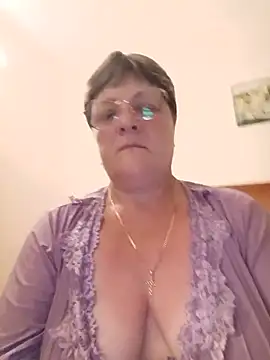 Snapshot of ElzaJewel chatting on June 22, 9:23 pm ElzaJewel online show from June 22, 9:23 pm