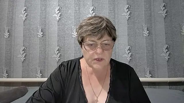 Snapshot of ElzaJewel chatting on June 8, 8:31 pm ElzaJewel online show from June 8, 8:31 pm