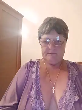 Snapshot of ElzaJewel chatting on June 21, 8:47 pm ElzaJewel online show from June 21, 8:47 pm