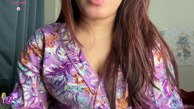 Snapshot of EZ_shuvani chatting on May 27, 11:06 am EZ shuvani online show from May 27, 11:06 am