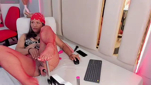 Snapshot of emmysandoval chatting on November 4, 12:53 pm emmysandoval online show from November 4, 12:53 pm