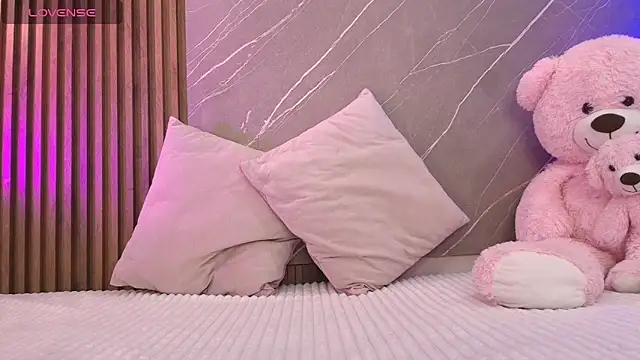 Snapshot of ariana_jhonson1 chatting on February 25, 12:16 pm ariana jhonson1 online show from February 25, 12:16 pm