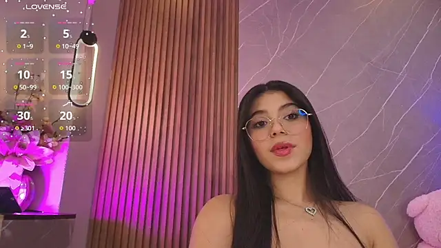 Snapshot of ariana_jhonson1 chatting on June 3, 2:33 pm ariana jhonson1 online show from June 3, 2:33 pm