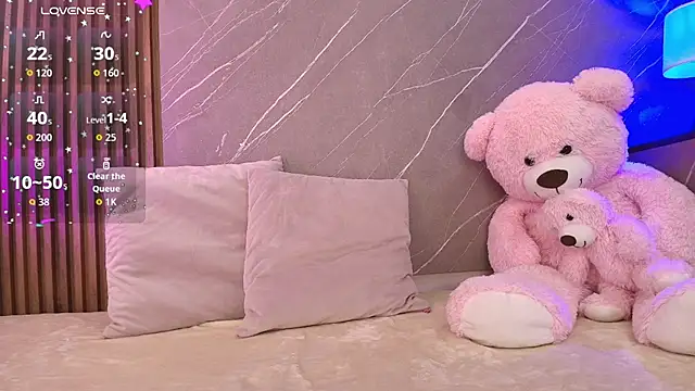 Snapshot of ariana_jhonson1 chatting on February 4, 12:11 pm ariana jhonson1 online show from February 4, 12:11 pm